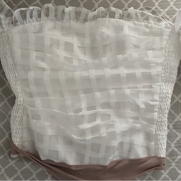 Off the shoulder checkered white top - Picture 3 of 4